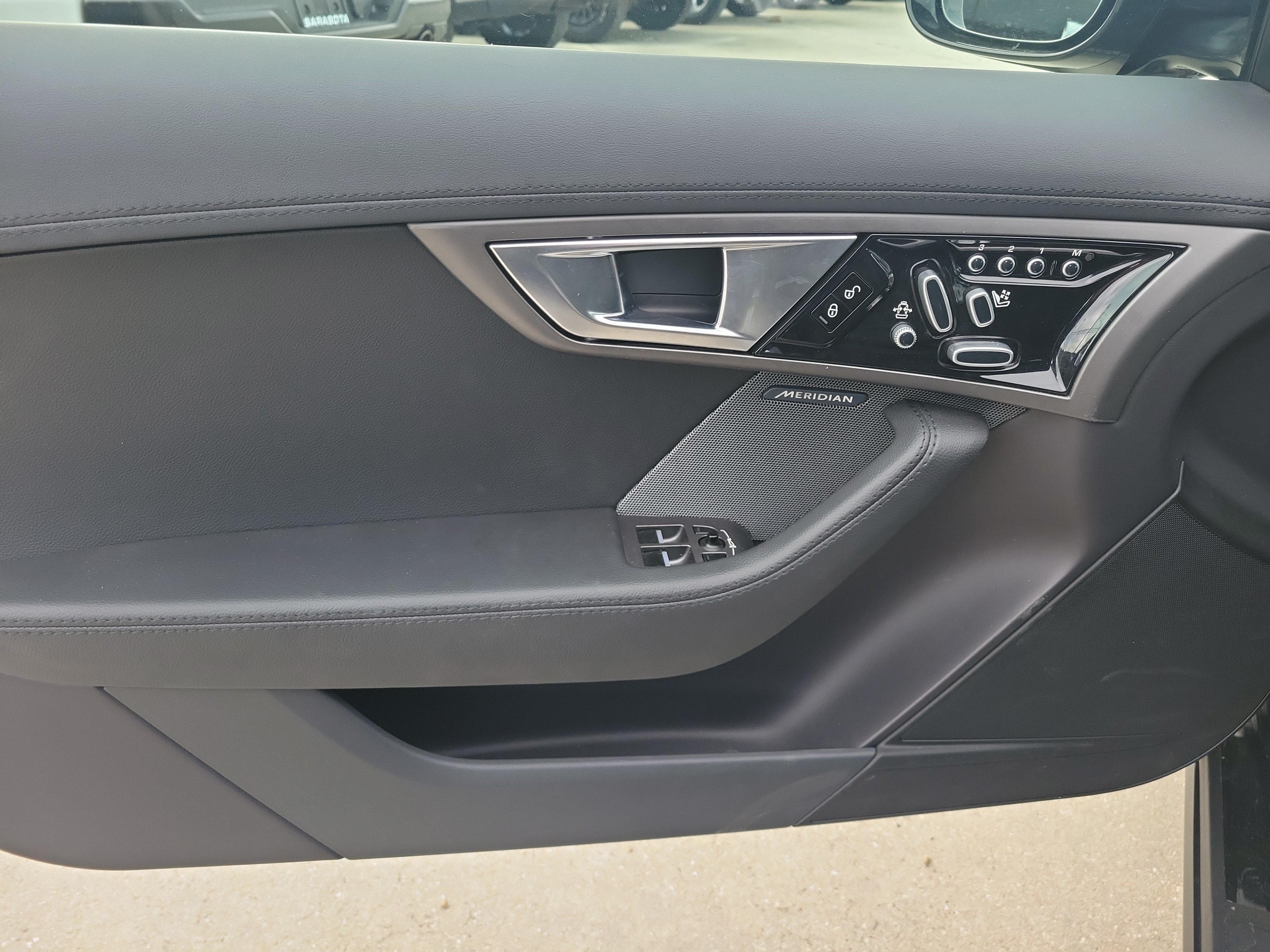 Used 2014 Jaguar F-TYPE Convertible RWD image 12
