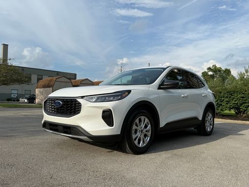 Used 2023 Ford Escape Active w/ Cold Weather Package image 2