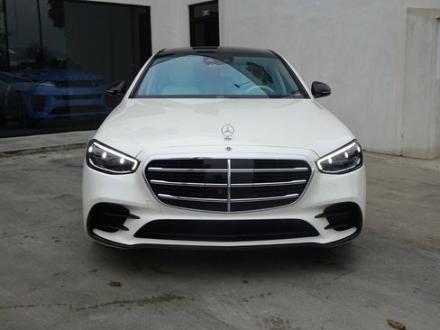 Used 2022 Mercedes-Benz S 580 4MATIC Sedan image 2