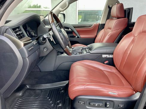 Used 2019 Lexus LX 570 4WD w/ Luxury Package image 14