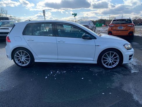 Used 2017 Volkswagen Golf 4-Door image 3