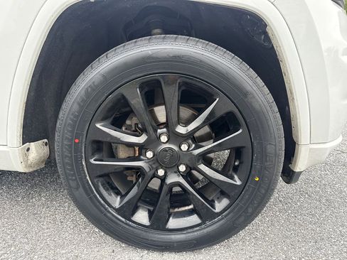 Used 2018 Jeep Grand Cherokee Altitude AWD/4WD image 33