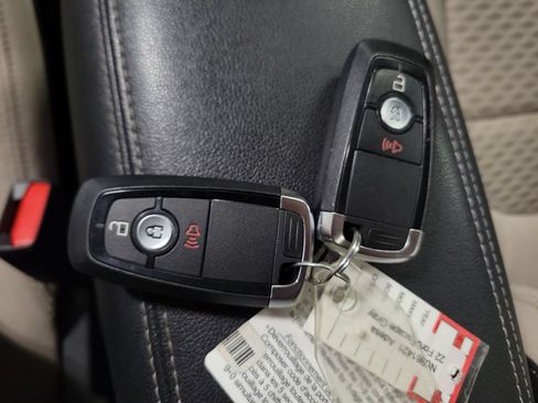 Used 2022 Ford Escape SE FWD image 19