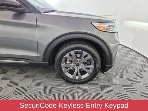 Used 2022 Ford Explorer XLT w/ Equipment Group 202A RWD image 12