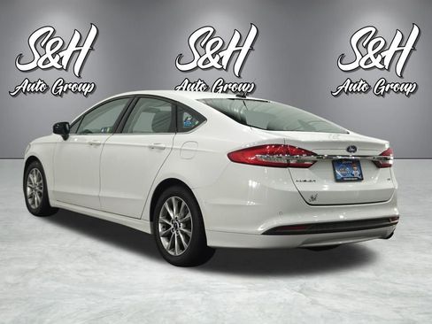 Used 2017 Ford Fusion SE w/ Fusion SE Technology Package FWD image 16