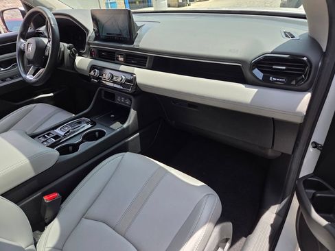 Used 2025 Honda Pilot Touring image 18