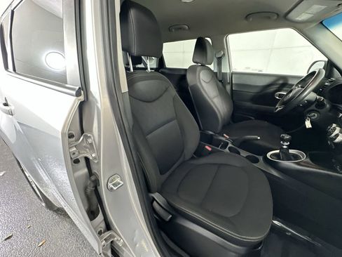 Used 2018 Kia Soul FWD image 26
