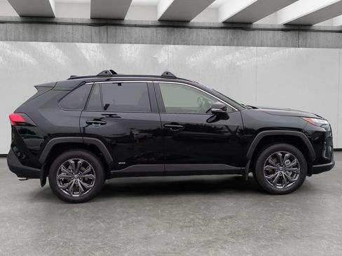 Used 2025 Toyota RAV4 XLE Premium w/ Weather Package AWD/4WD image 8