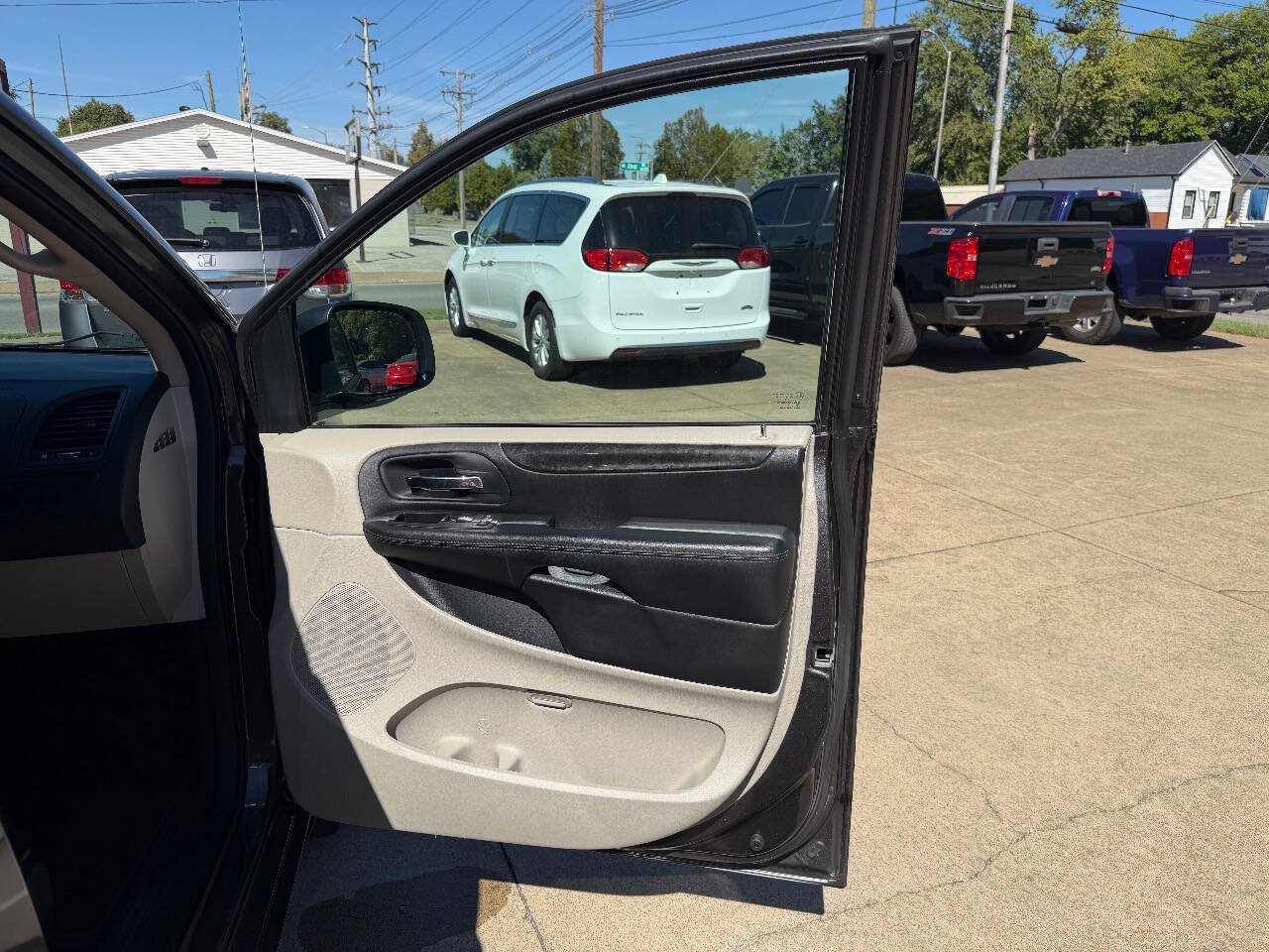 Used 2016 Dodge Grand Caravan SE w/ Quick Order Package 29E SE FWD image 17
