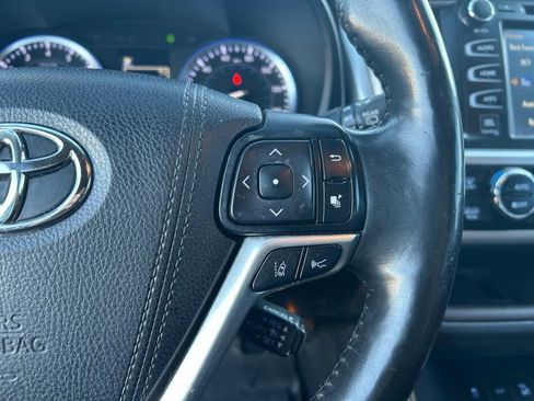 Used 2017 Toyota Highlander Limited image 16