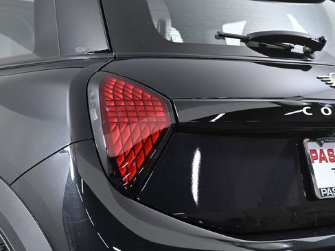 Used 2025 MINI Cooper 2-Door Hardtop image 7