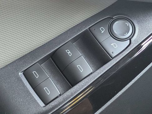 Used 2026 Chevrolet Equinox LT w/ Convenience Package II FWD image 26