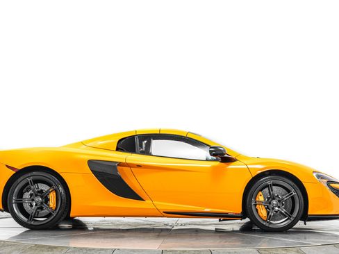 Used 2015 McLaren 650S Spider RWD image 17