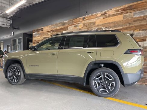 New 2026 Jeep Cherokee Laredo AWD/4WD image 17