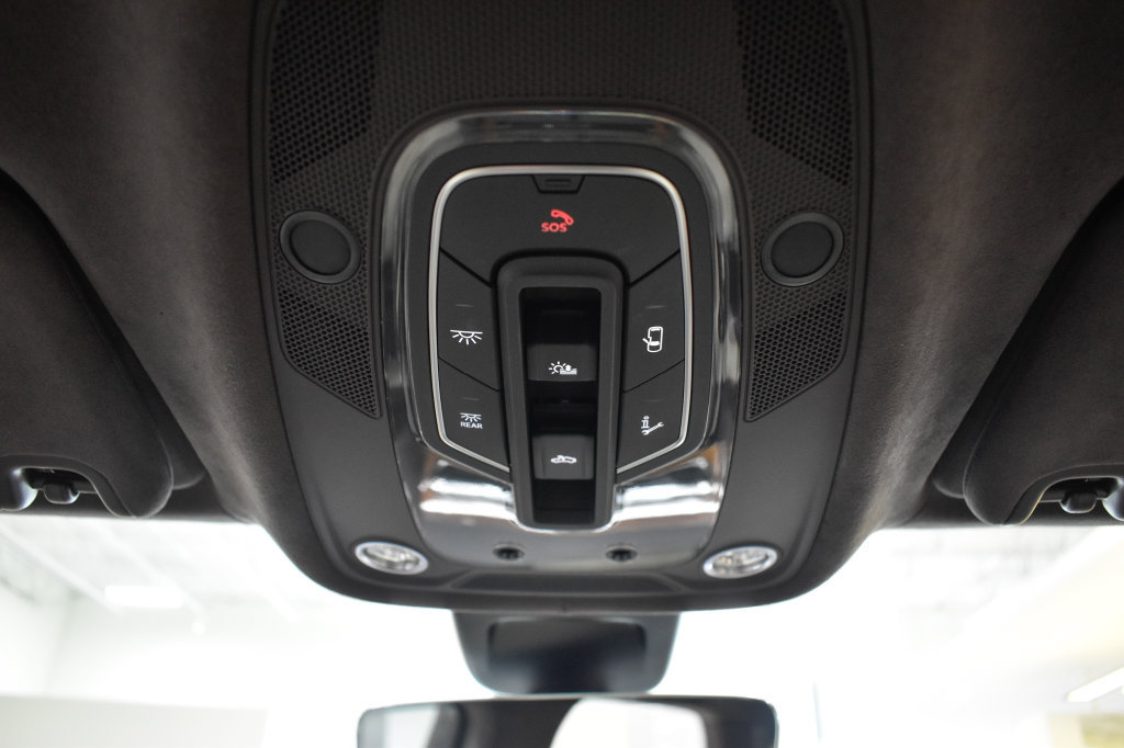 Used 2023 Bentley Bentayga AWD/4WD image 34