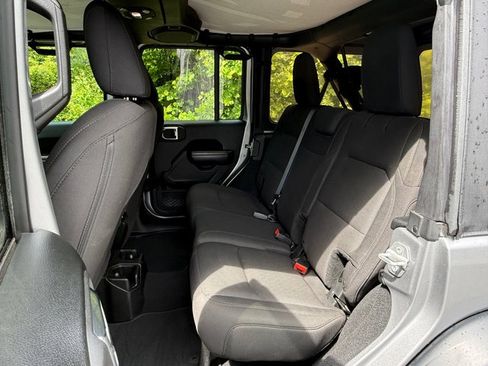 Used 2018 Jeep Wrangler Unlimited Sport S AWD/4WD image 14