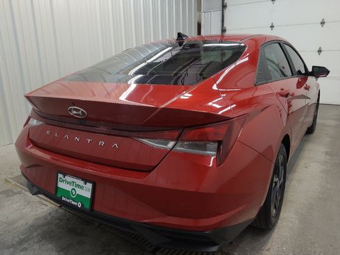 Used 2022 Hyundai Elantra SEL FWD image 9