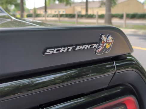 Used 2022 Dodge Challenger R/T Scat Pack RWD image 5