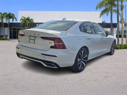 Used 2022 Volvo S60 B5 Momentum w/ Premium Package image 7
