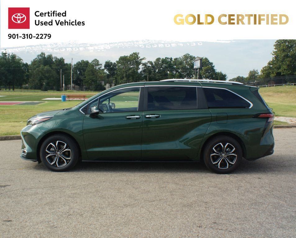 Used 2025 Toyota Sienna Platinum AWD/4WD image 14
