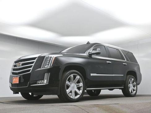 Used 2019 Cadillac Escalade Luxury image 42