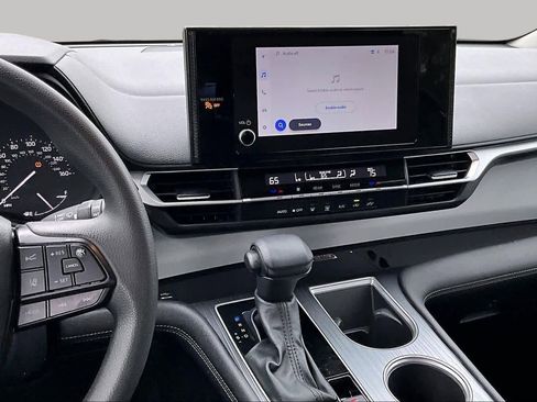 Used 2025 Toyota Sienna LE FWD image 7