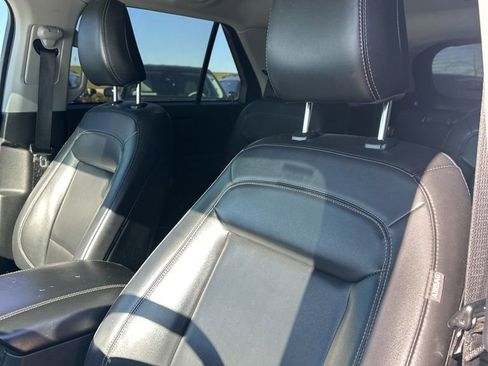 Used 2021 Ford Explorer XLT w/ Equipment Group 202A image 12