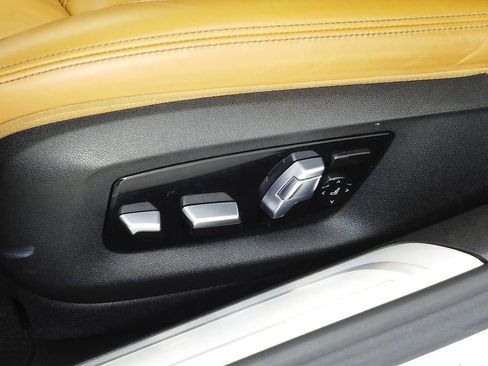 Used 2022 BMW 740i w/ Premium Package image 19