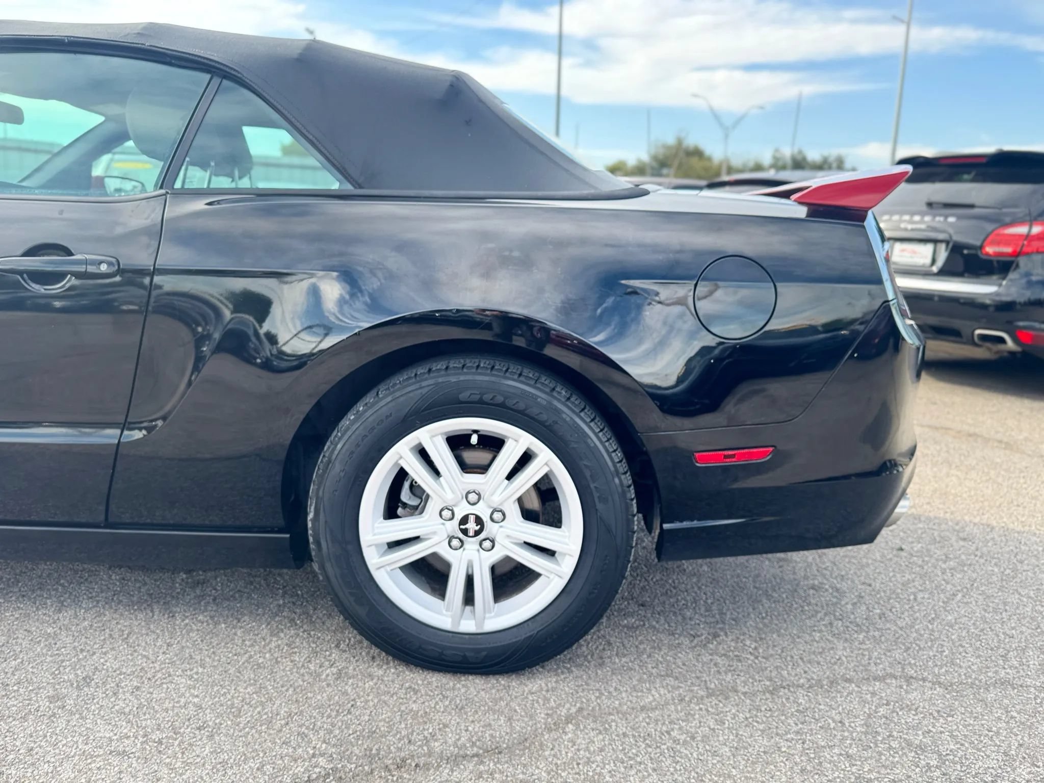 Used 2014 Ford Mustang Convertible RWD image 9