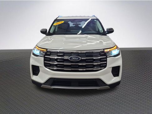 Certified 2025 Ford Explorer Active AWD/4WD image 3