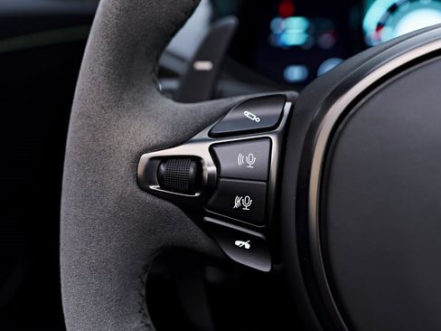 Used 2023 Aston Martin V8 Vantage Roadster image 56