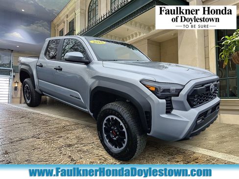 Used 2025 Toyota Tacoma TRD Off-Road image 1