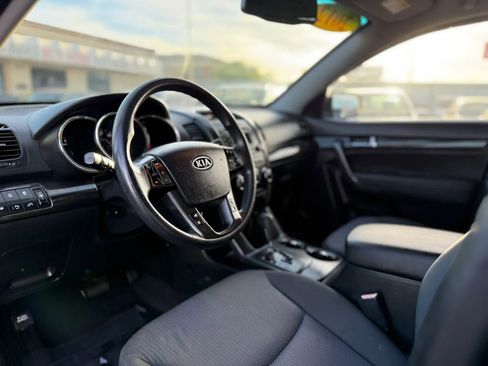 Used 2012 Kia Sorento LX w/ Convenience Pkg image 10