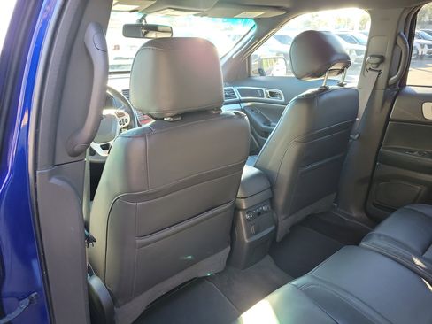 Used 2015 Ford Explorer XLT w/ Equipment Group 202B image 17