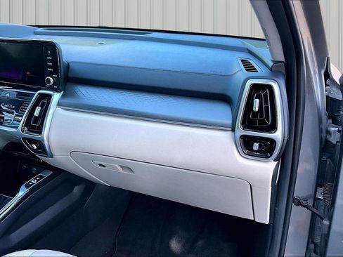 Used 2023 Kia Sorento SX Prestige w/ Panoramic Sunroof Package image 13