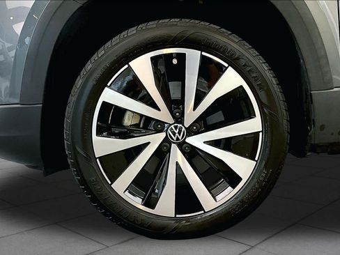 Used 2022 Volkswagen Taos SE FWD image 11