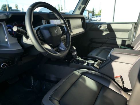Used 2025 Ford Bronco Outer Banks image 12
