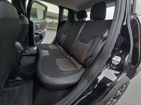 Used 2023 Jeep Renegade Latitude AWD/4WD image 20