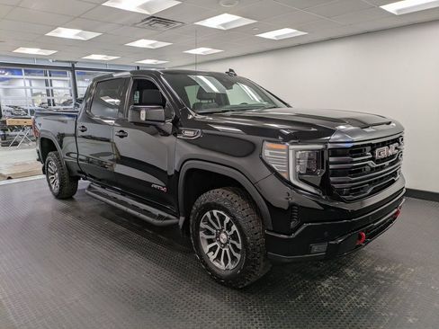 Used 2023 GMC Sierra 1500 AT4 w/ AT4 Preferred Package image 3