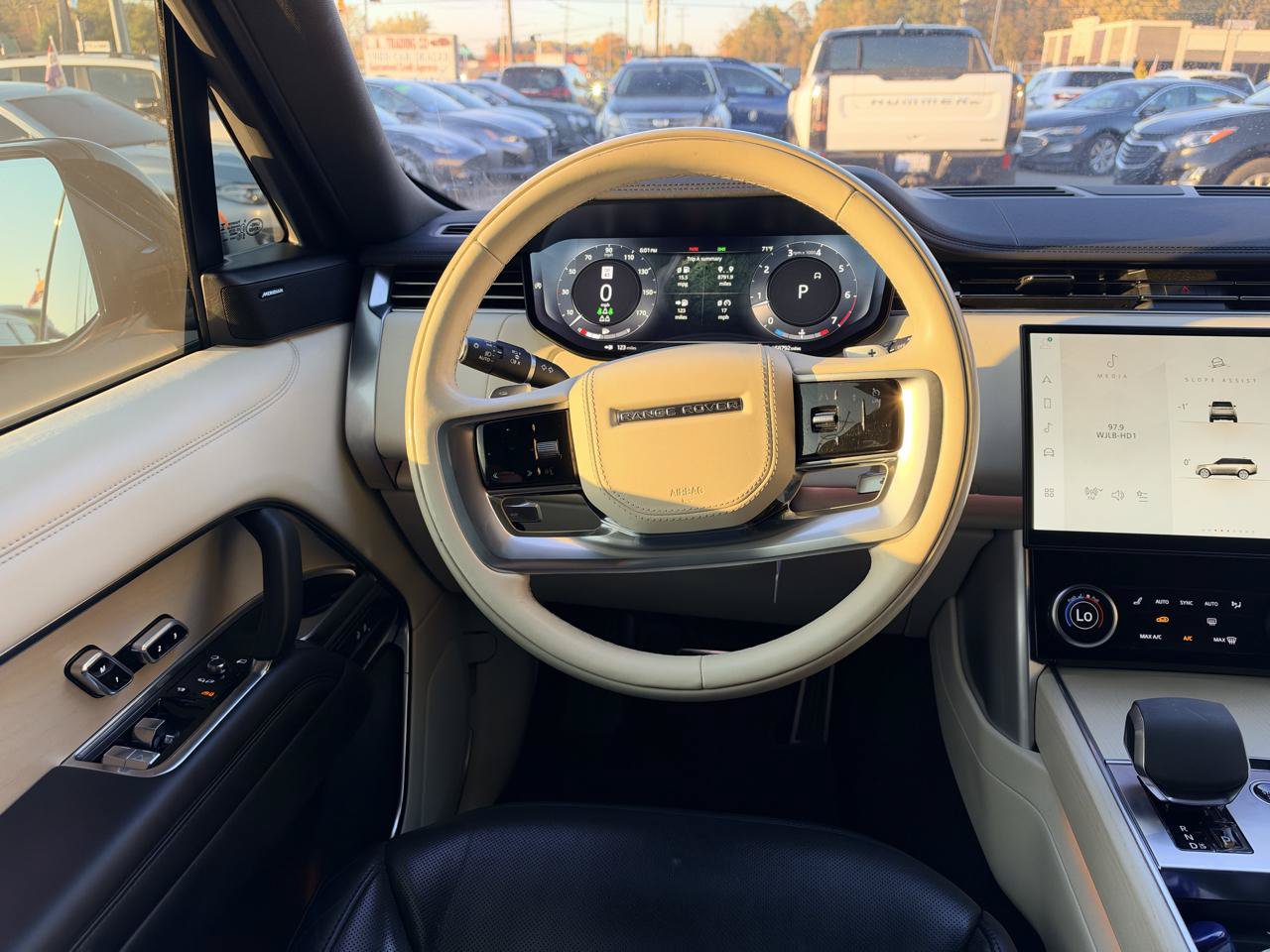 Used 2023 Land Rover Range Rover Long Wheelbase SE AWD/4WD image 23