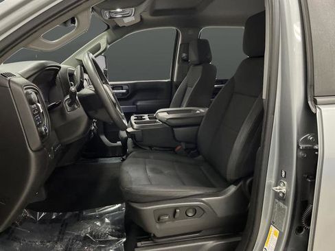 Used 2024 Chevrolet Silverado 2500 Custom w/ Custom Value Package image 4