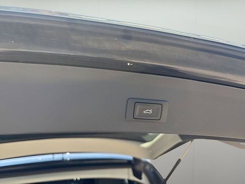 Used 2017 Audi Q5 2.0T Premium Plus w/ Technology Package AWD/4WD image 9