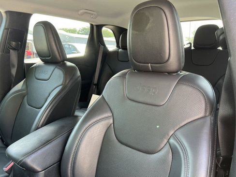 Used 2019 Jeep Cherokee Limited w/ Trailer Tow Group AWD/4WD image 11