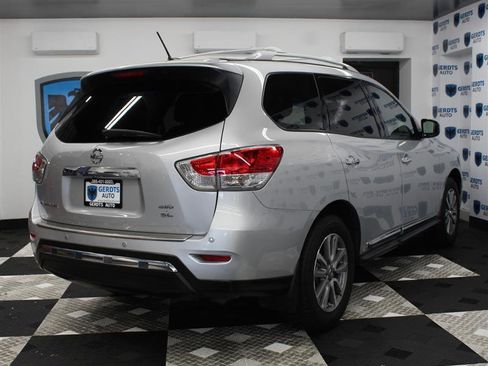 Used 2015 Nissan Pathfinder SL AWD/4WD image 4