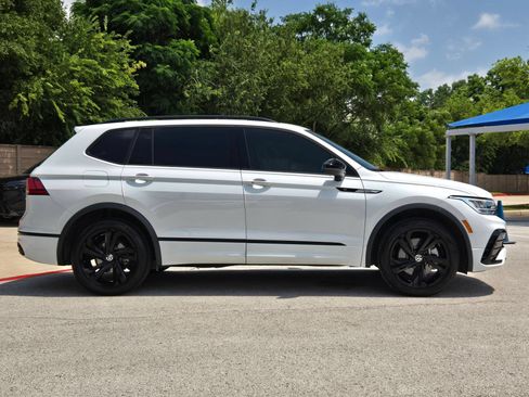 Used 2024 Volkswagen Tiguan SE R-Line FWD image 2