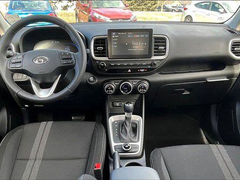 New 2025 Hyundai Venue SEL image 5
