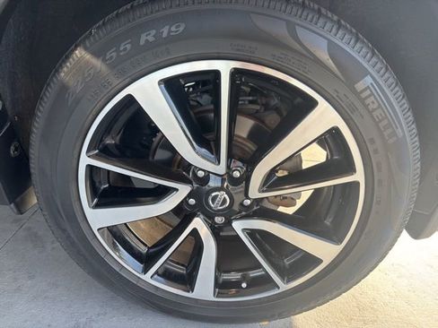 Used 2019 Nissan Rogue SL w/ Premium Package image 10