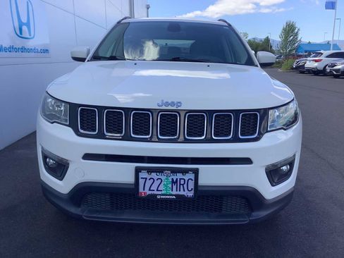 Used 2018 Jeep Compass Latitude FWD image 9