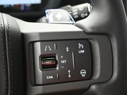 New 2026 Land Rover Defender 110 AWD/4WD image 18