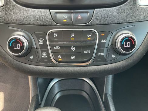 Used 2022 Chevrolet Malibu LT FWD image 21